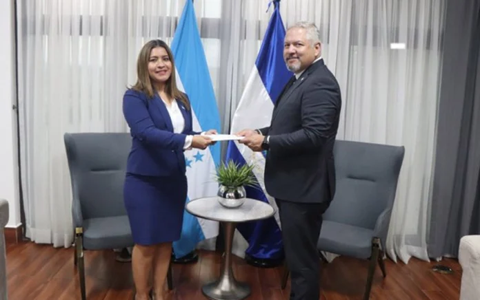 Nicaragua retira a su embajadora en Honduras tras denunciar falta de consenso en la CELAC