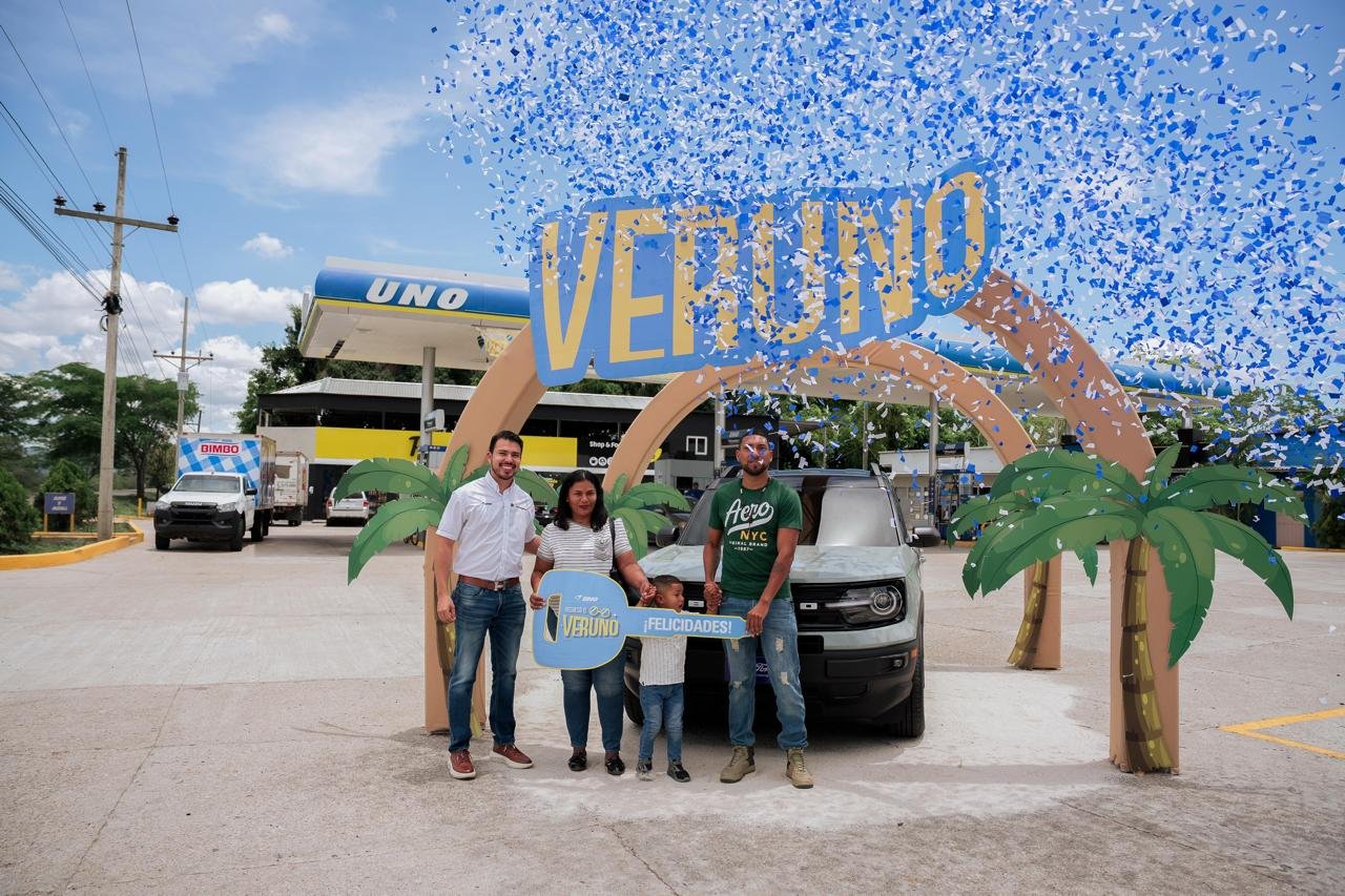 Gasolineras UNO hace entrega de la segunda Ford Bronco en Talanga como parte de su promoción “Regresó el Veruno”
