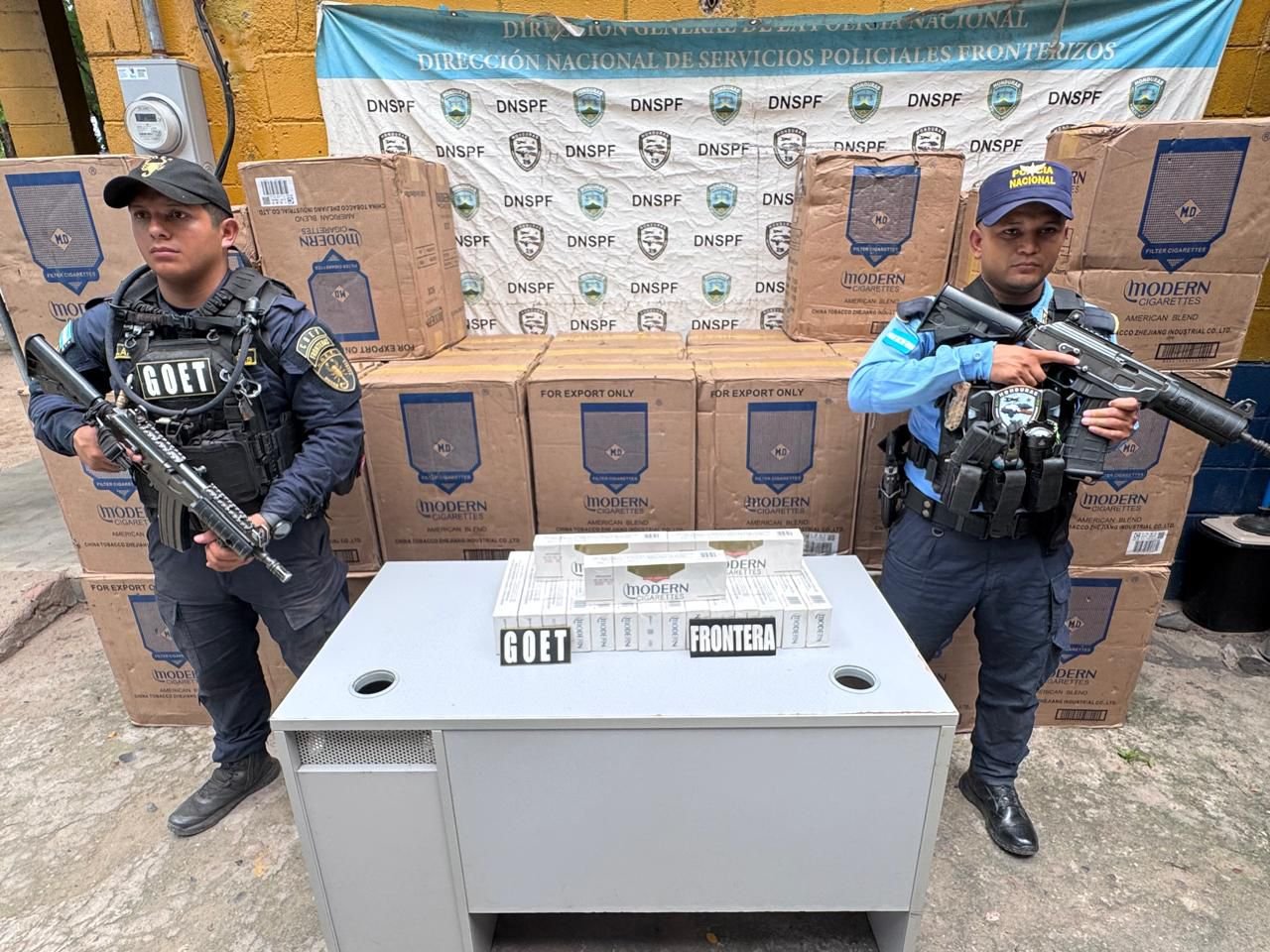 Cae millonario cargamento de cigarrillos ilegales en el Triunfo: Contrabandistas huyen y abandonan la carga