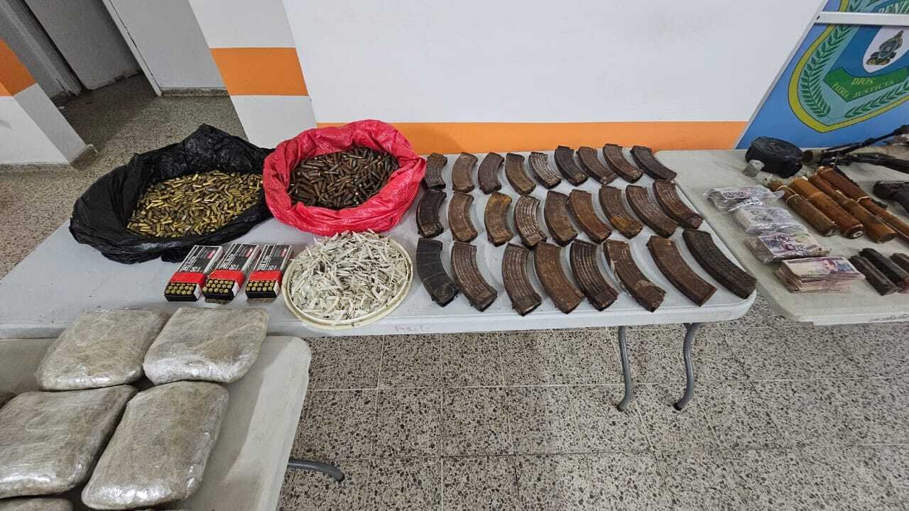 ¡Como para una guerra! Fuerte arsenal, armas antitanques, drogas y L 400 mil descubren en caleta en módulo penitenciario de Támara