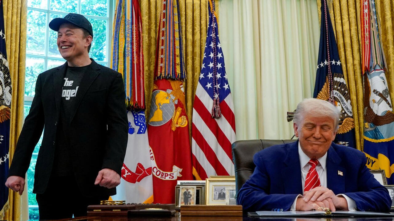 Donald Trump no quita el ojo a deportación de Elon Musk y asegura que, “Hay que echarle un vistazo”