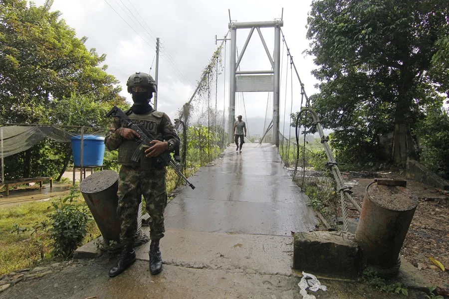 Petro envía 25.000 soldados al Catatumbo y dice que pidió a Maduro militarizar la frontera del lado venezolano