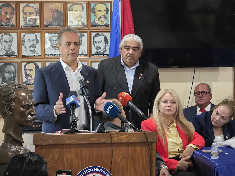 Grupos conservadores latinoamericanos avalan despliegue militar de EEUU cerca de Venezuela
