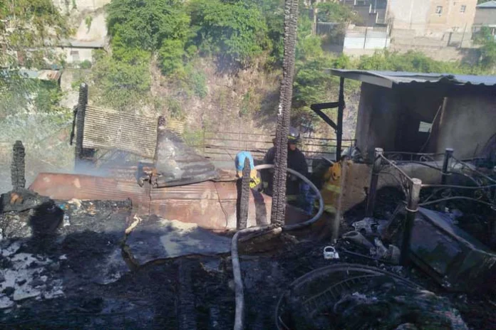 Una persona afectada en incendio estructural en la capital