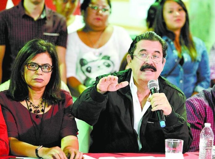 Mel Zelaya arremete contra edil de SPS por uso de ataúdes con imágenes de Libre y Rixi