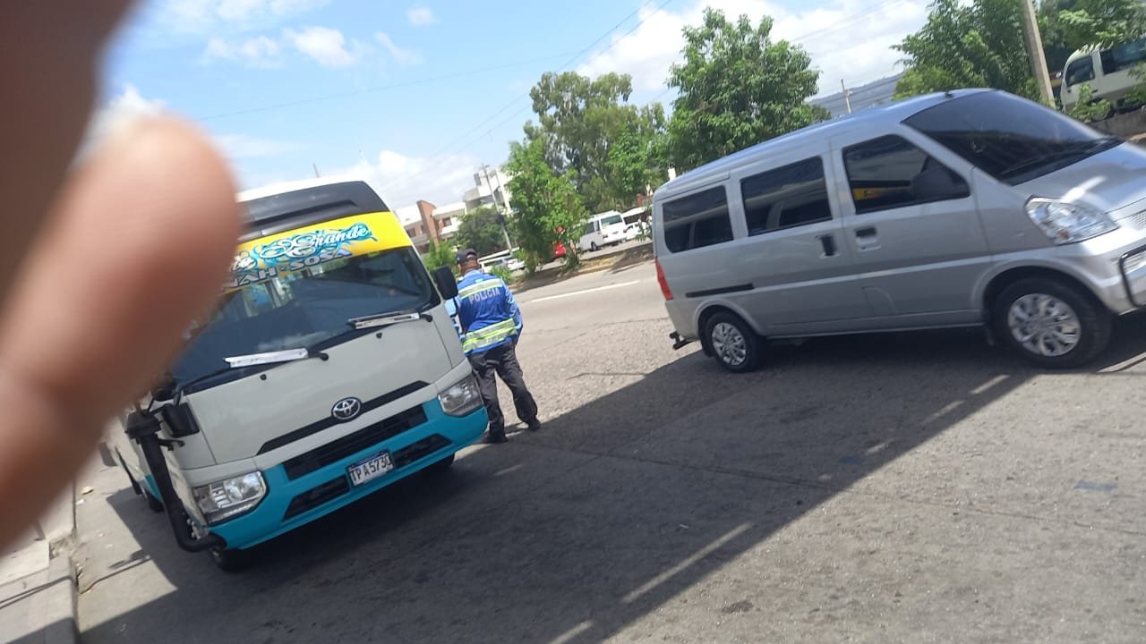 Dirigente del transporte denuncia intimidación y decomiso de buses para que no estén disponibles para la marcha convocada por las iglesias