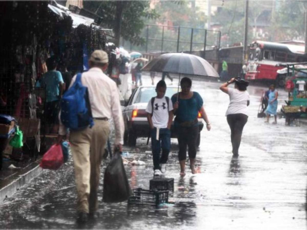 Copeco declara ingreso de onda tropical que dejará lluvias y tormentas en gran parte del país