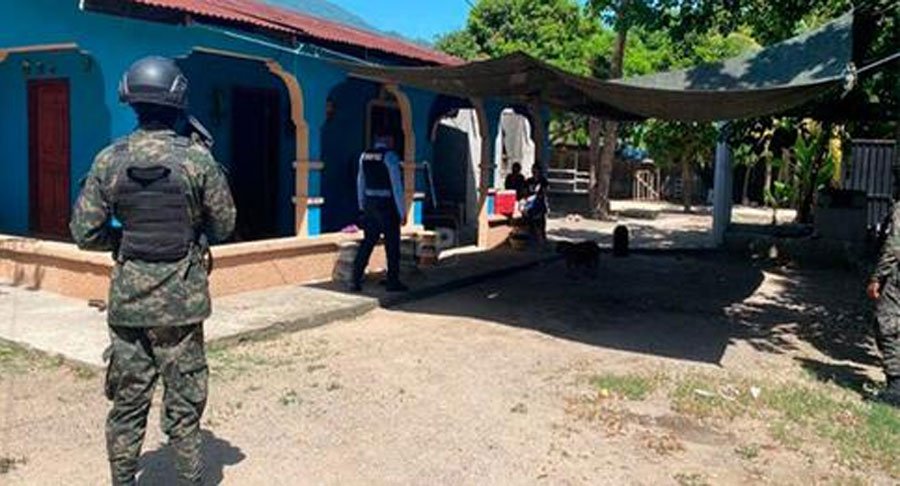 A disparos asesinan a un hombre y su hijastro dentro de su propia vivienda en Jutiapa, Atlántida