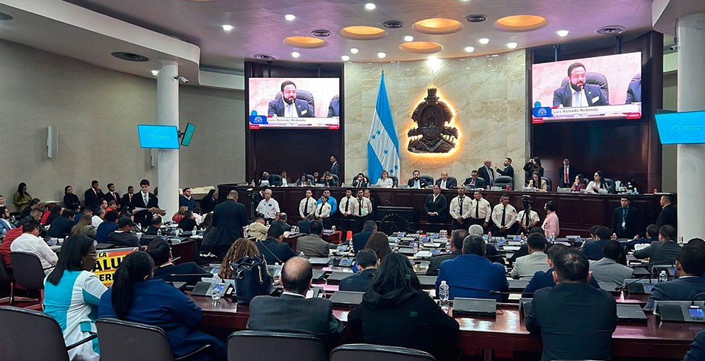 Unos 26 diputados de varios partidos políticos viajaron a China