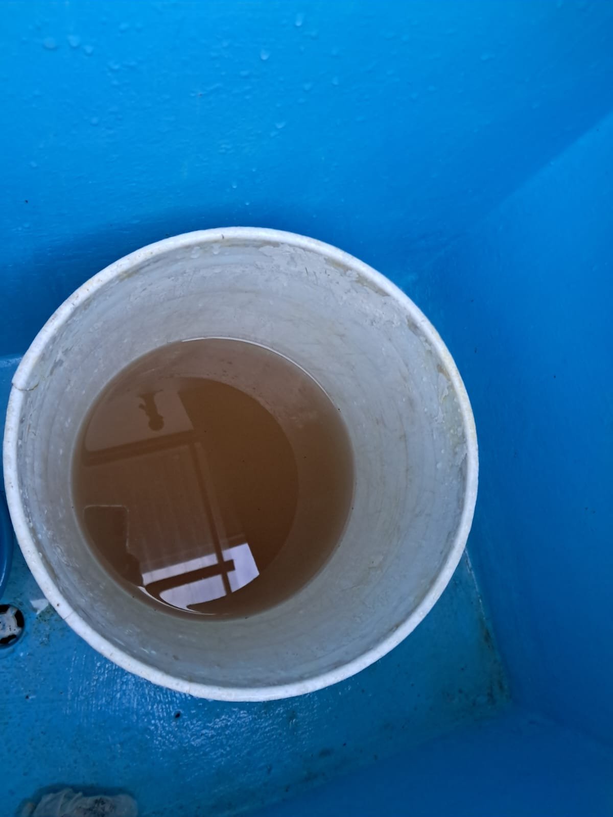 Lodo en vez de agua reciben en Valle de Ángeles