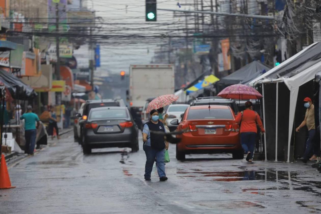Abundantes lluvias y chubascos para este domingo en Honduras