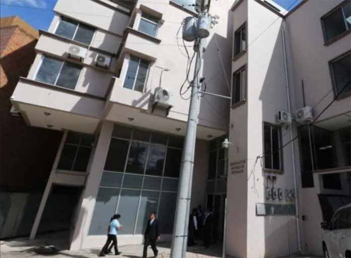 Medidas sustitutivas a dos exempleados del CNE por caos en 9M