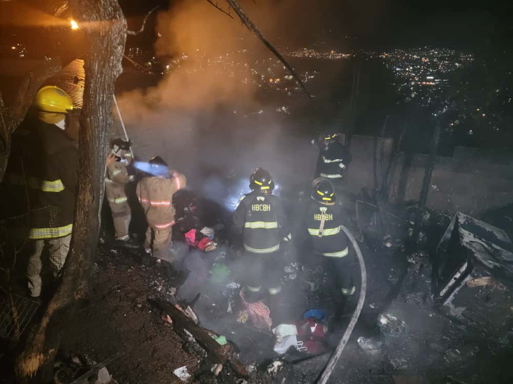 Familia queda en la calle tras voraz incendio en la colonia Villafranca en el Comayagüela