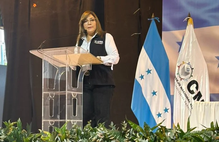 Honduras inaugura unas de las elecciones más decisivas de su era democrática