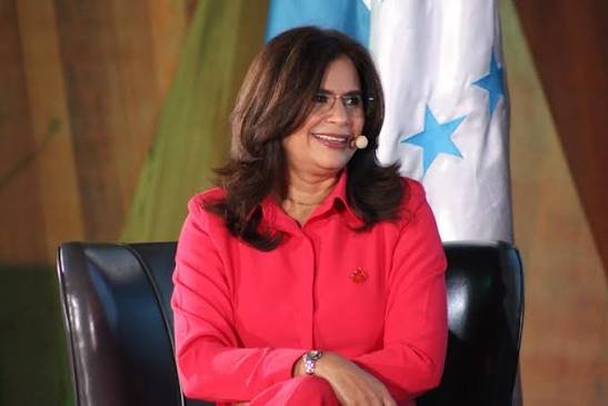 Cubana lanza ácida lección a hondureños sobre cómo sobrevivir a un régimen comunista