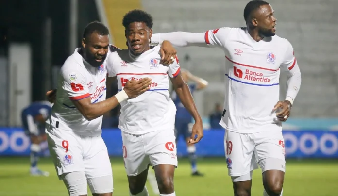 Olimpia liquida a Motagua 2-0 en el Estadio Nacional y lo elimina de la triangular de la Liga Nacional