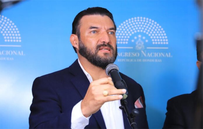 Rasel Tomé insiste en la segunda vuelta electoral y culpa a cúpulas partidarias de la crisis actual