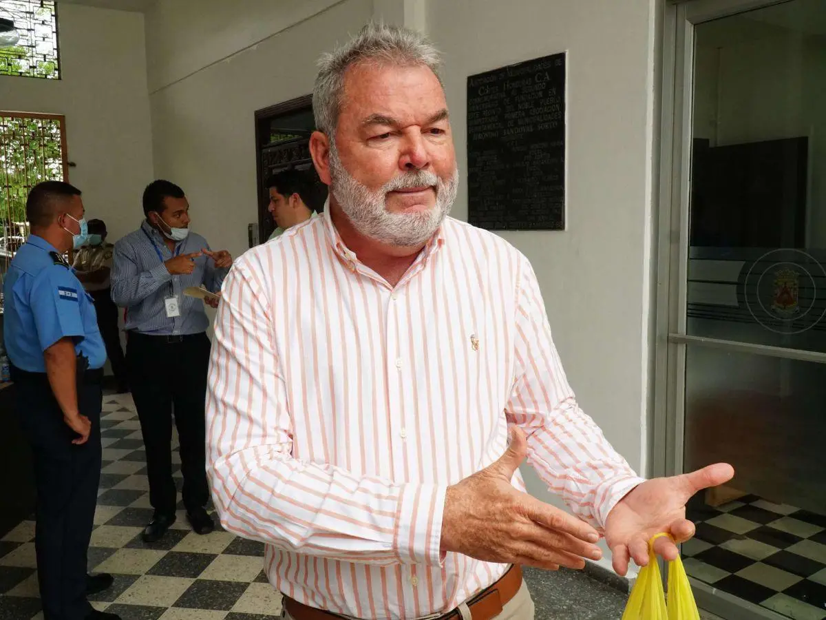 Roberto Contreras asegura que Libre no se quedará en el poder y que la próxima semana habrá presidente