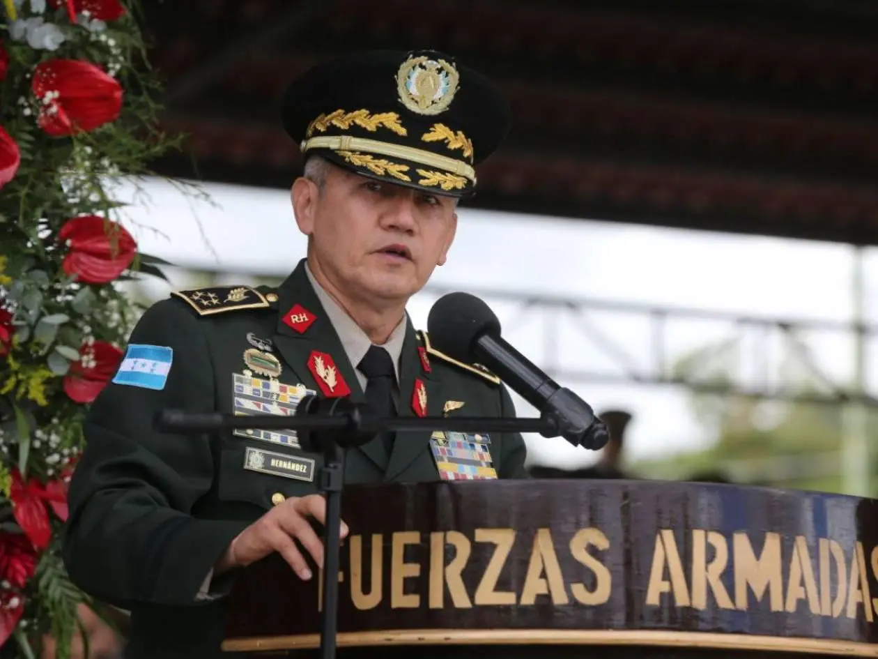 Roosevelt Hernández y otros oficiales de las FFAA pasan a condición de retiro