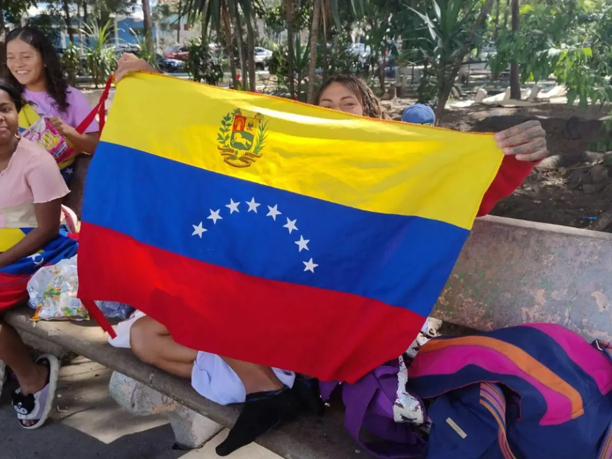 Migrantes venezolanos varados en Honduras se dividen opiniones tras captura de Nicolás Maduro