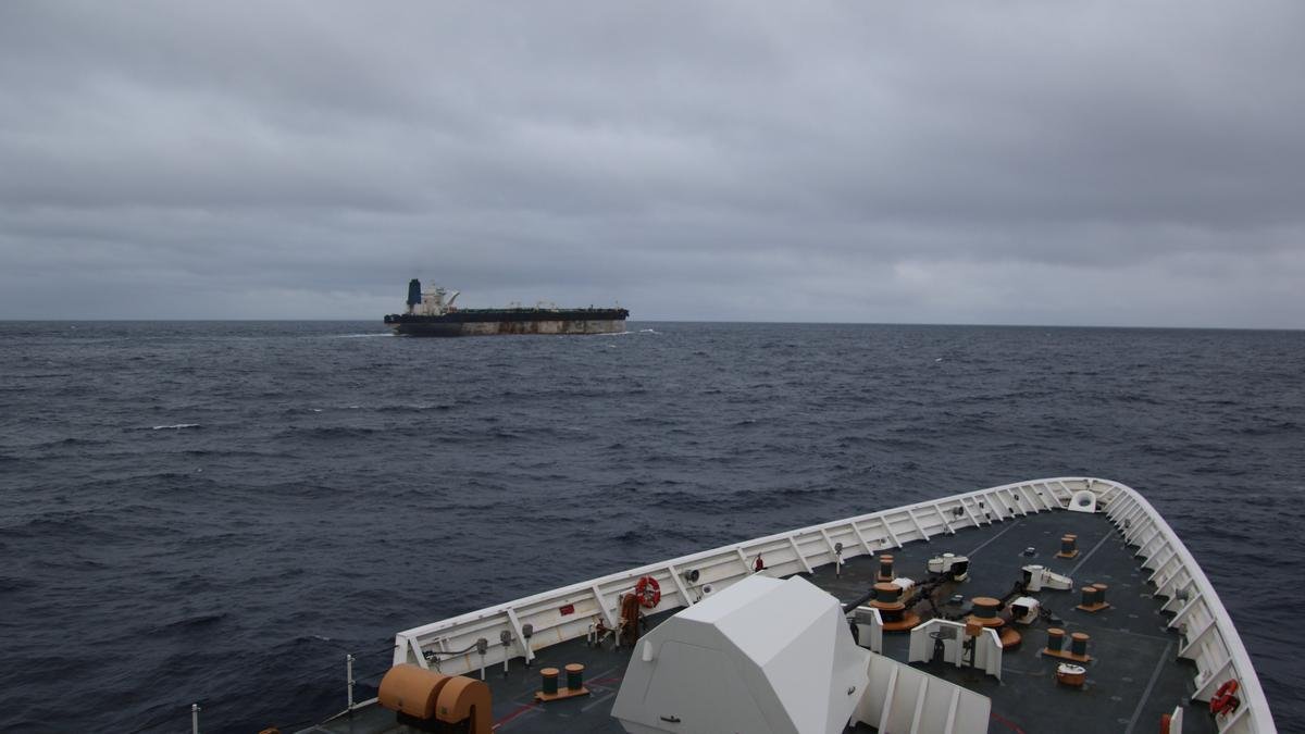 EE.UU. intercepta a petrolero que huyó cerca de Venezuela tras semanas de persecución
