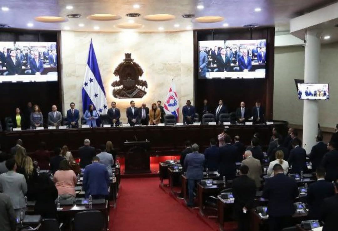 Congreso Nacional aprueba código de vestimenta obligatorio para sus diputados