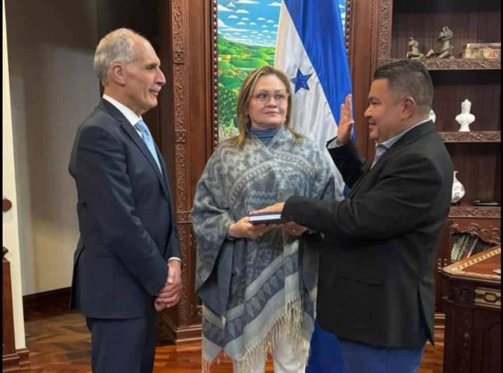 Bladimir Baca juramentado como Subsecretario de Estrategias y Comunicaciones del Gobierno