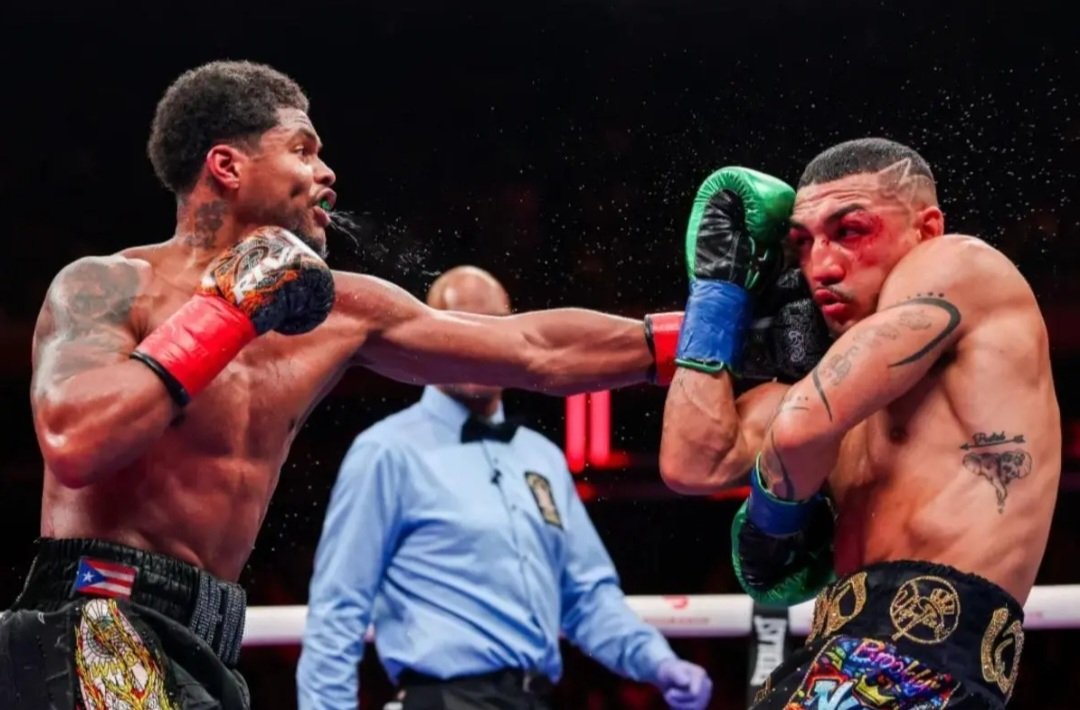 El estadounidense Shakur Stevenson arrolla a Teófimo López y le quita el título superligero