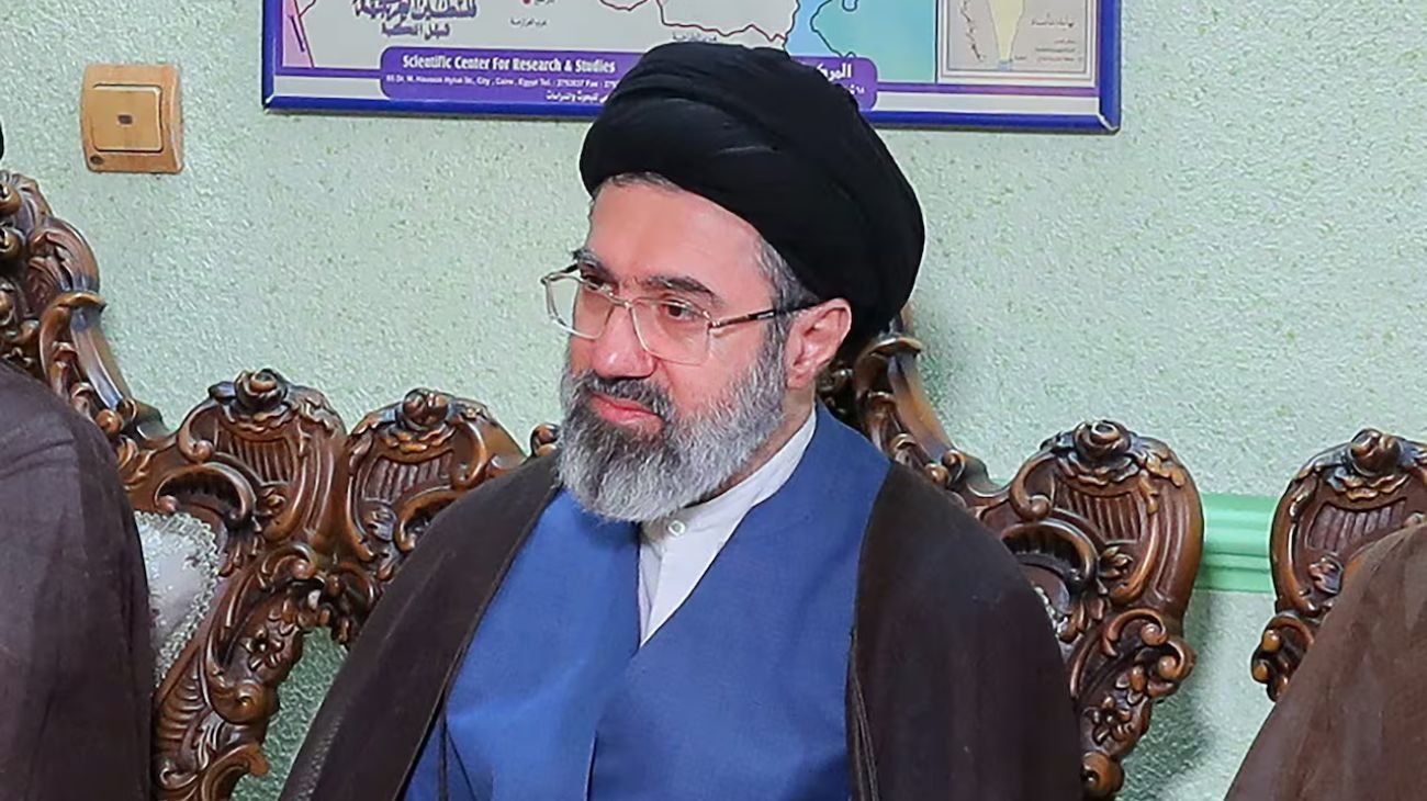 Estados Unidos asegura que el nuevo líder supremo de Irán resultó herido tras ataques que mataron a su padre