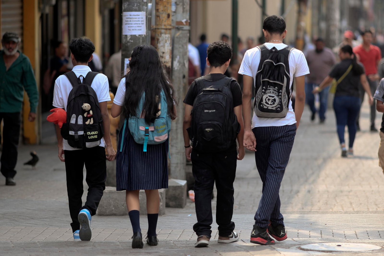 Honduras y Guatemala: menos del 50 % de adolescentes termina la secundaria