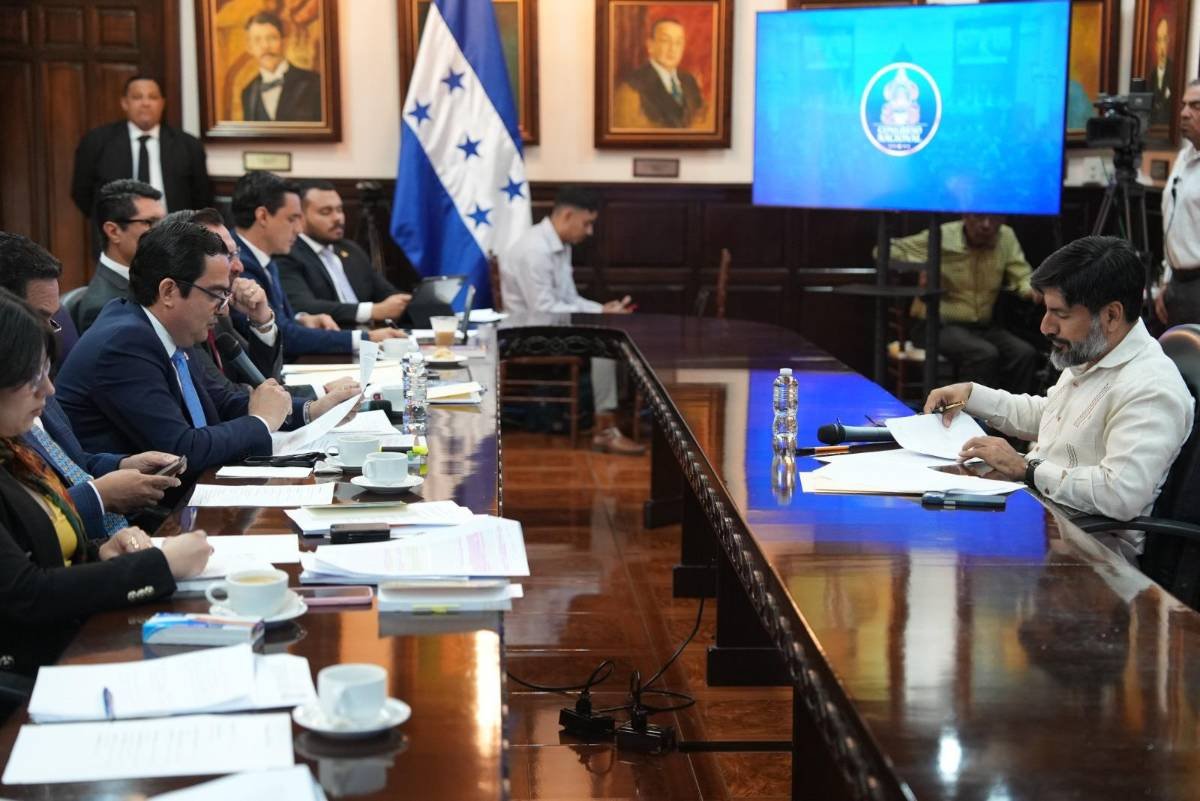 Comisión Especial presentará informe al pleno sobre juicio político a Johel Zelaya
