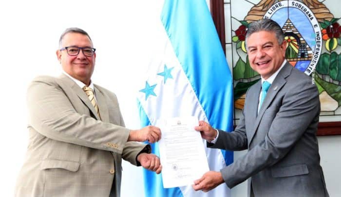 Denuncian contratación de ciudadanos cubanos y venezolanos en Secretaría de Planificación mediante convenios externos