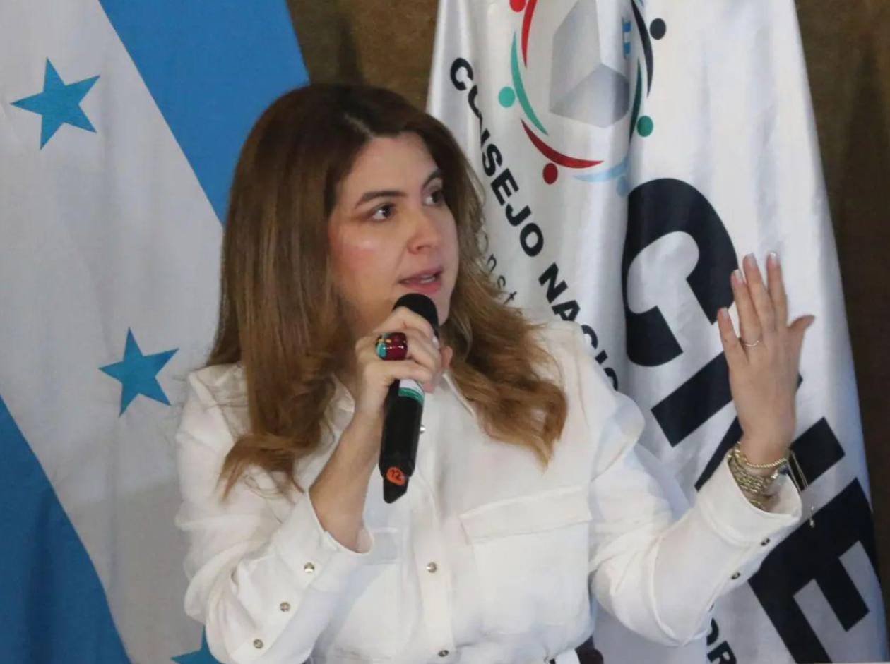 Cossette López denuncia amenazas e incitación a la violencia en redes sociales