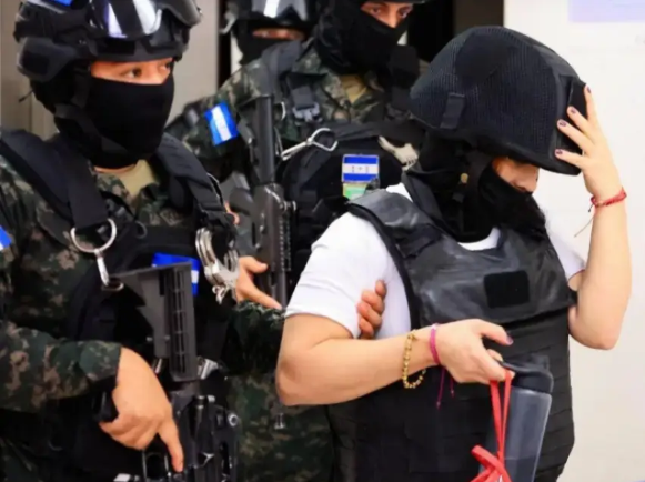 Reprograman fallo contra exfiscal Francia Medina por caso de millonario desfalco al BCH
