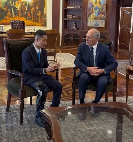 Shin Fujiyama presenta propuesta educativa al gobierno de Honduras durante reunión con el presidente Asfura