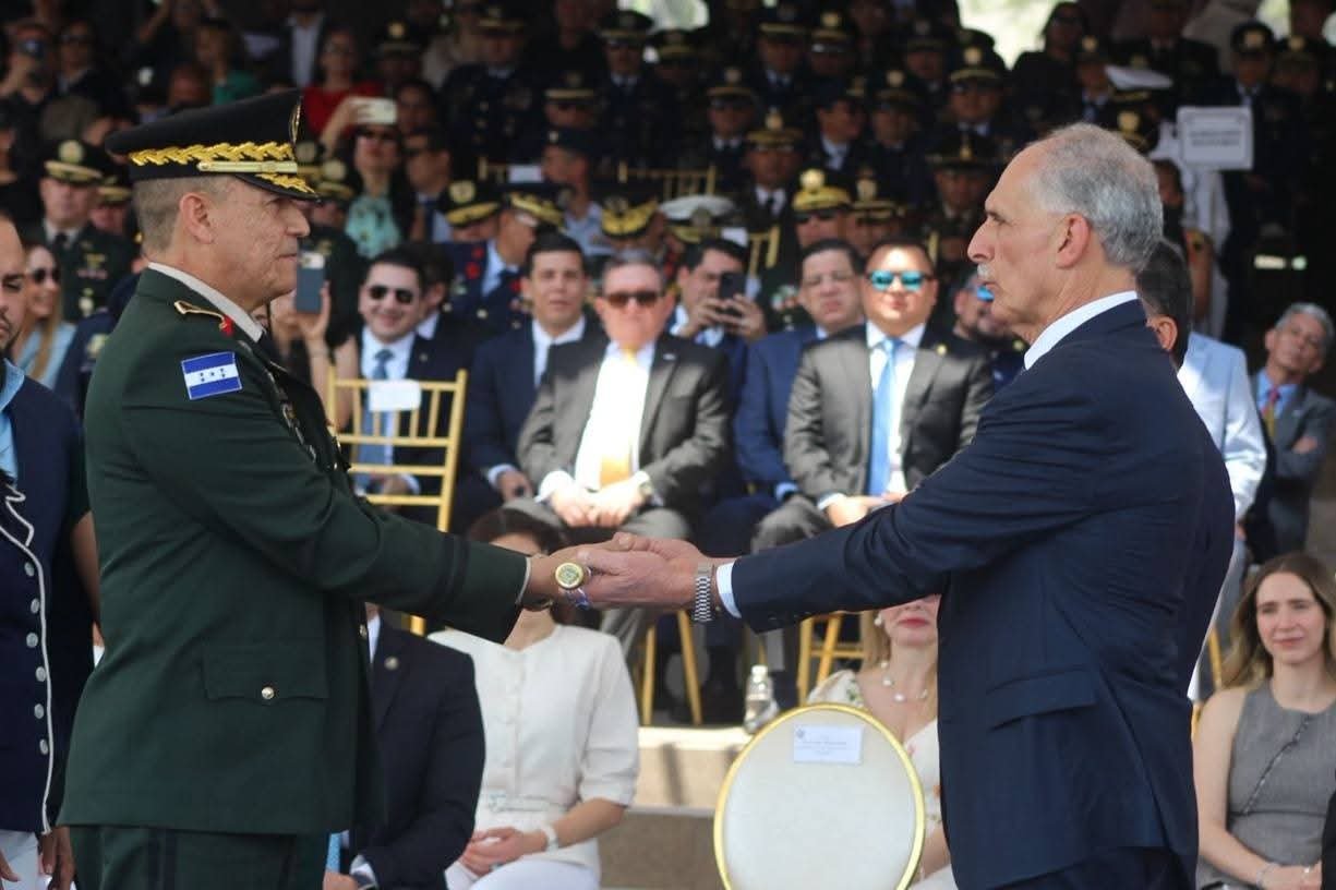 Presidente Asfura destaca papel de las Fuerzas Armadas y pide una institución “fuerte y disciplinada”
