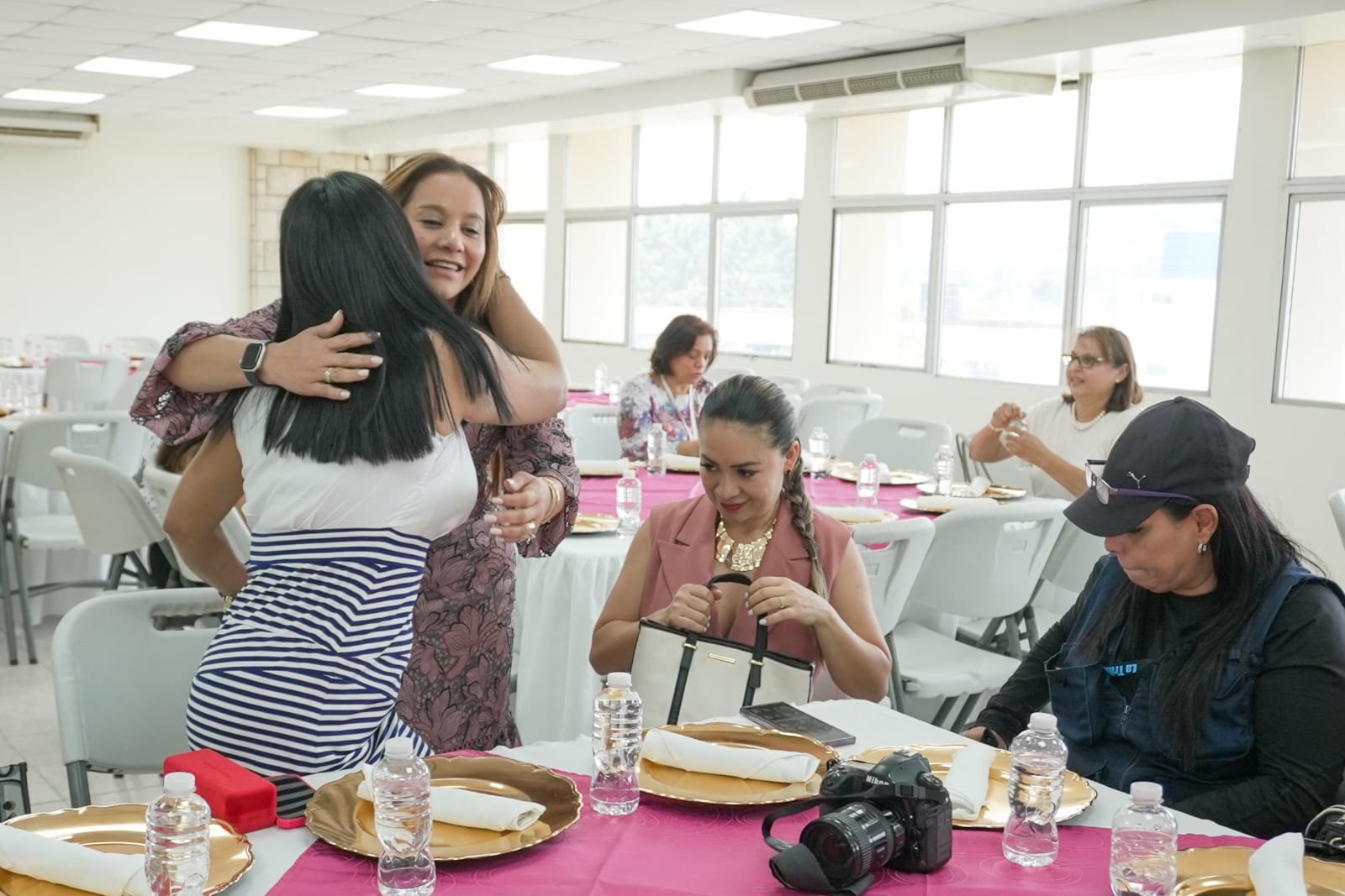 Congreso destaca labor de madres periodistas con acto de homenaje