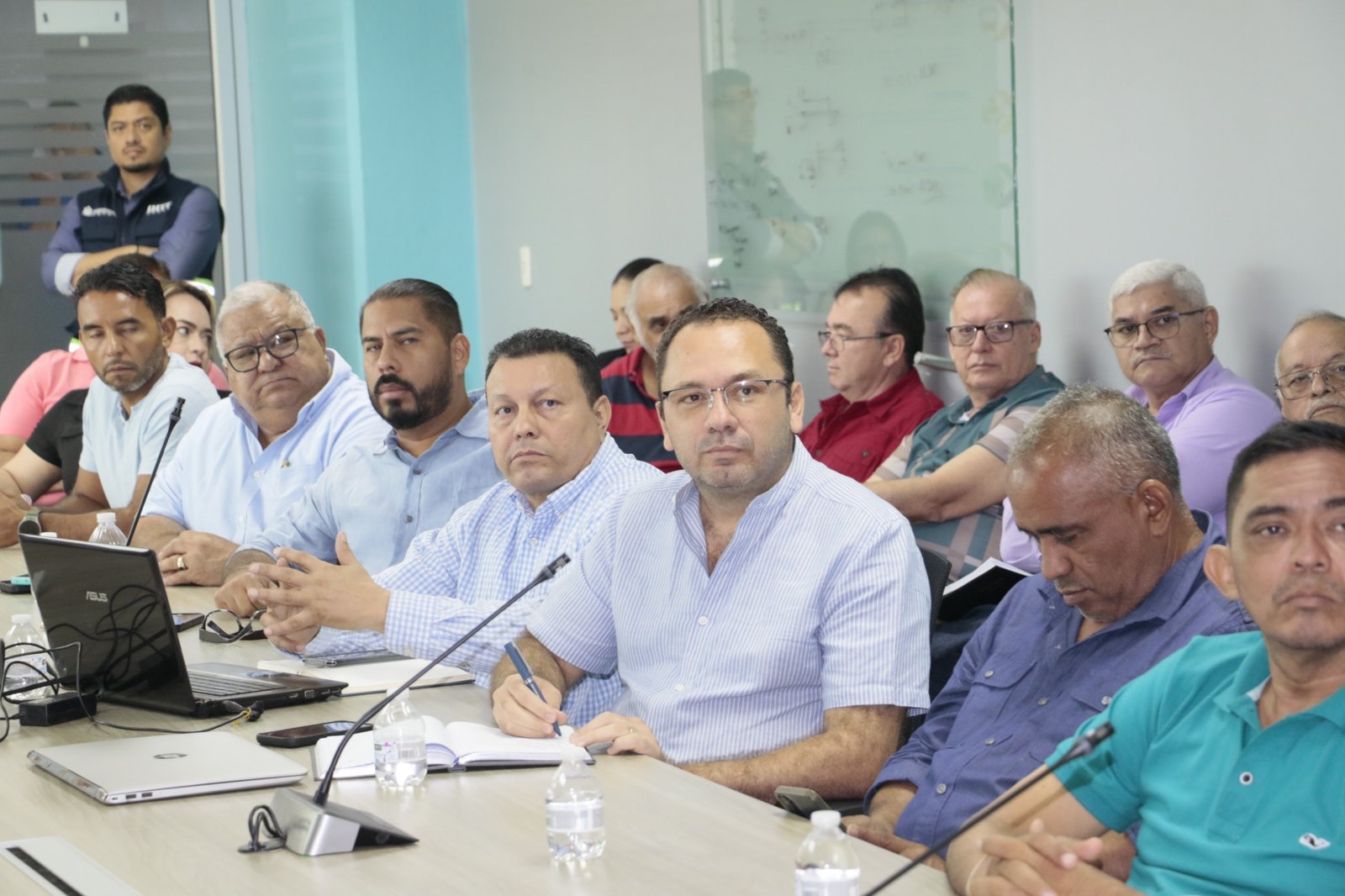 IHTT y SIT instalan mesa permanente con transportistas para mejorar el sistema de transporte urbano