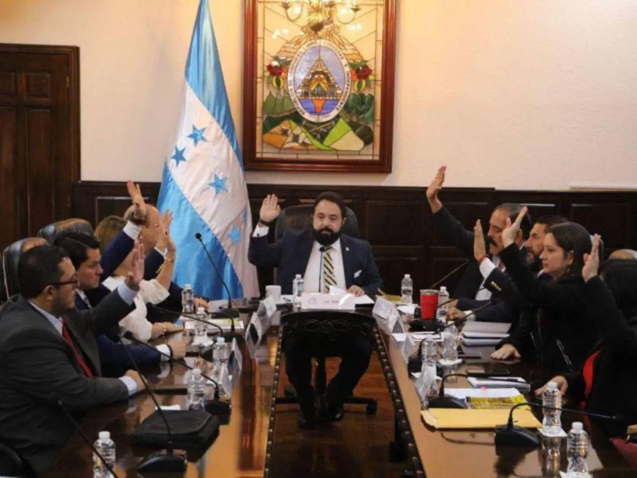 Ministerio Público cita a ex presidente del CN Luis Redondo y todos los miembros de la Comisión Permanente
