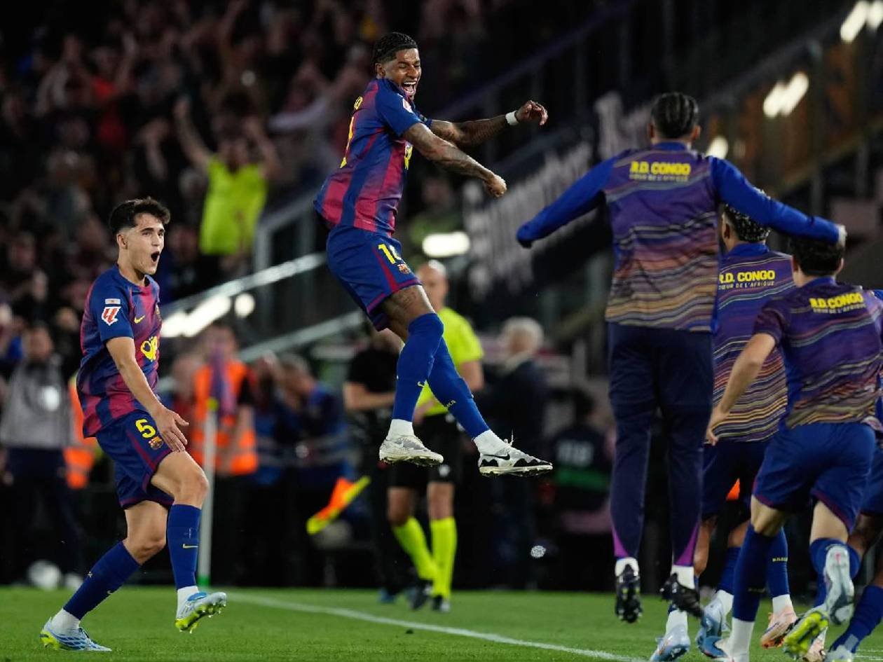 El Real Madrid se desmorona y el Barcelona toca el cielo