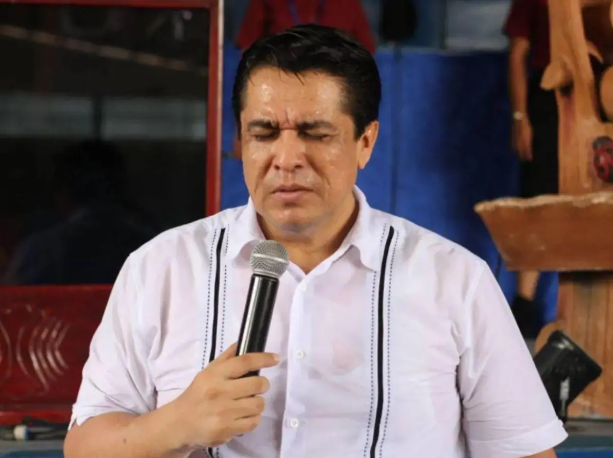“Expresidente Zelaya califica a la iglesia como su enemigo, lo que significa que no está del lado de Dios”, lamenta el pastor Roy Santos