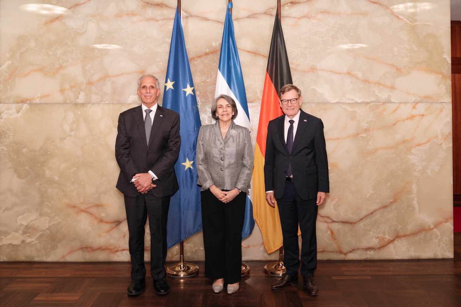 Presidente Asfura se reúne con canciller de Alemania para fortalecer cooperación e inversión