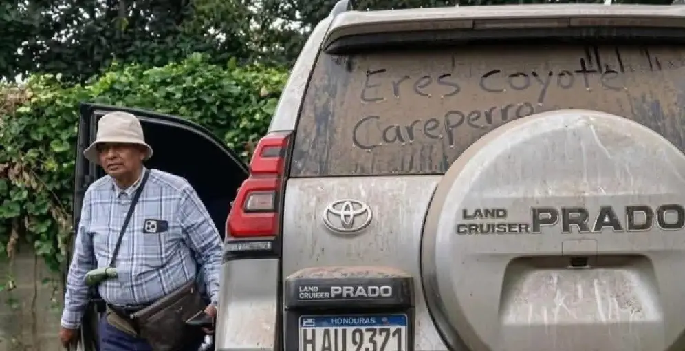 Apostol Santiago Zúniga recupera su vehículo tras concluir proceso judicial en El Salvador