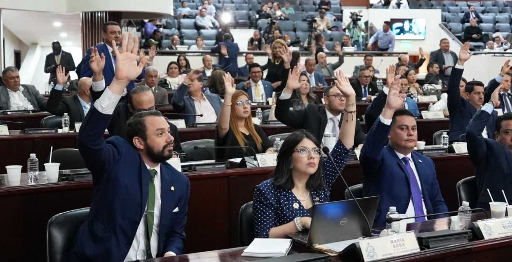 Congreso aprueba cinco contratos para obras viales y manejo de aguas en la capital