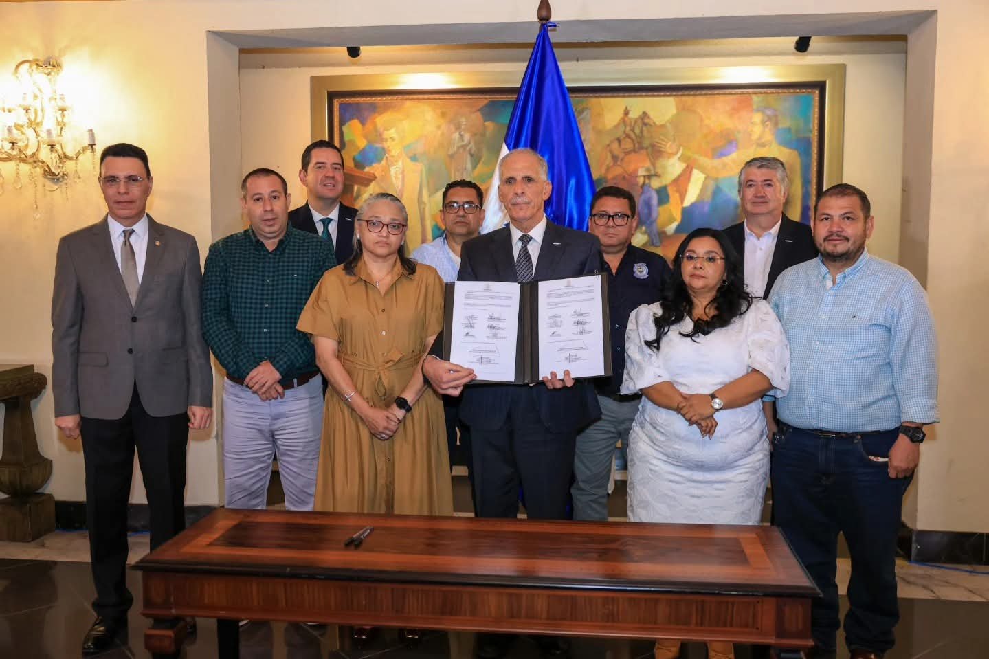 Gobierno y magisterio sellan acuerdo salarial y educativo en Honduras