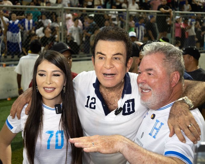 Roberto Contreras escala el conflicto con Salvador Nasralla e Iroshka Elvir: “Escuchar su nombre me da flatulencia”