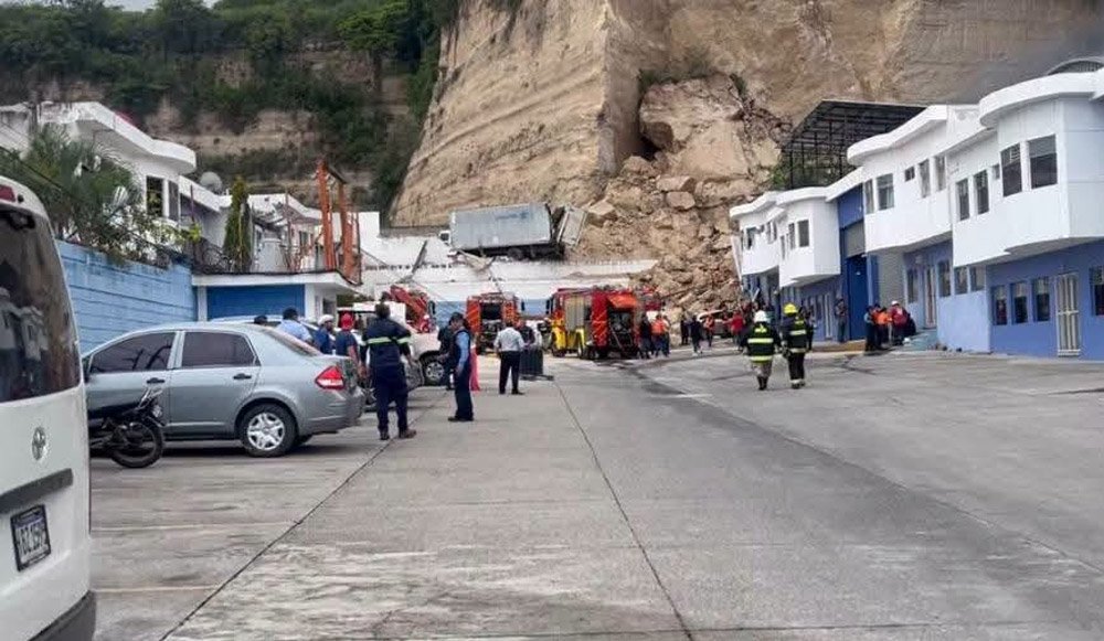Derrumbe en el Anillo Periférico: expertos coinciden en una suma de fallas técnicas, naturales y de supervisión