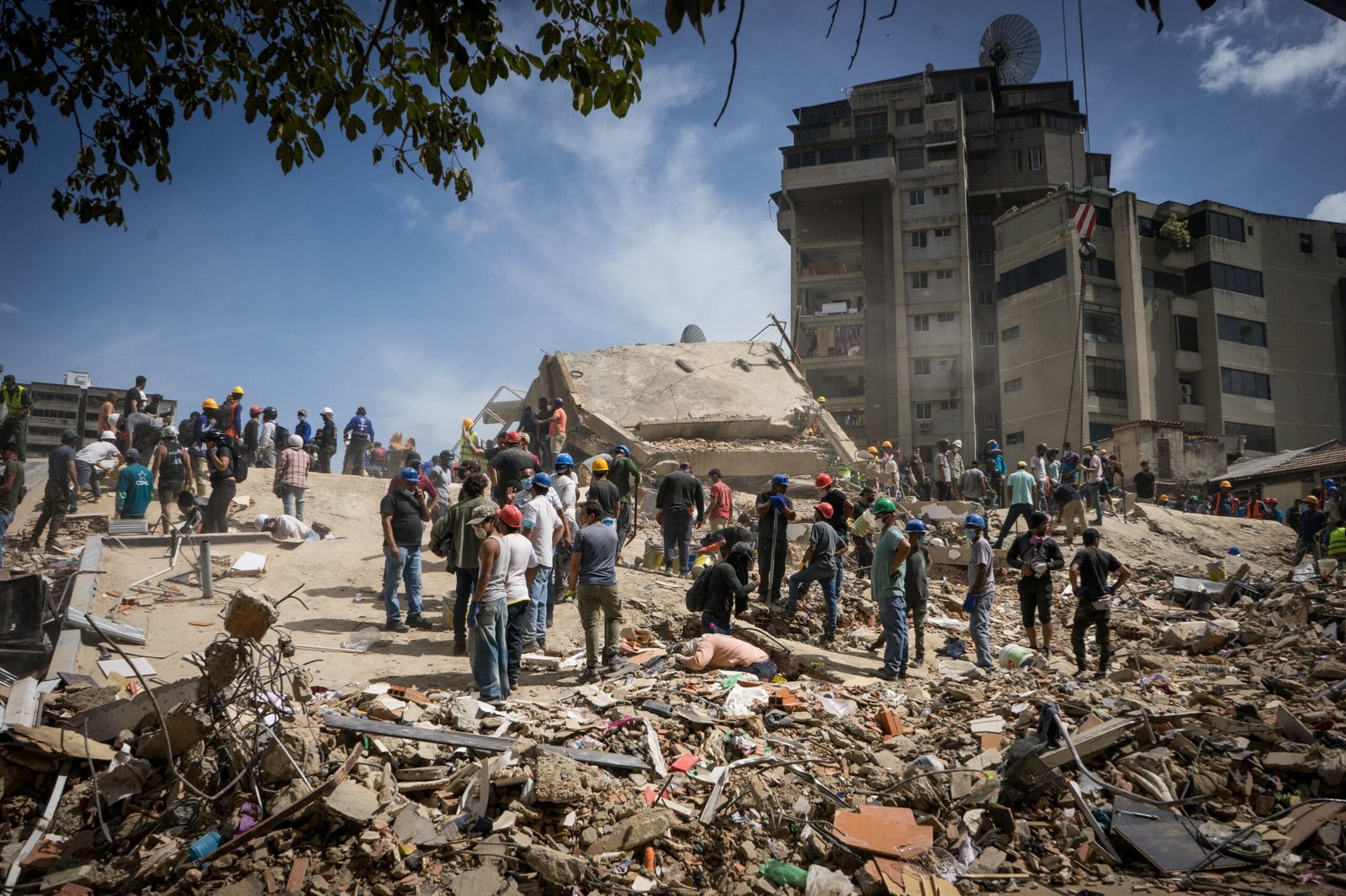 Más de 900 vidas perdidas: aumenta la cifra de fallecidos por sismos en Venezuela