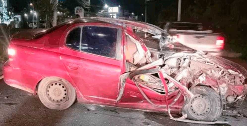 Mujer sobrevive tras fuerte choque contra rastra en el anillo periférico de Tegucigalpa