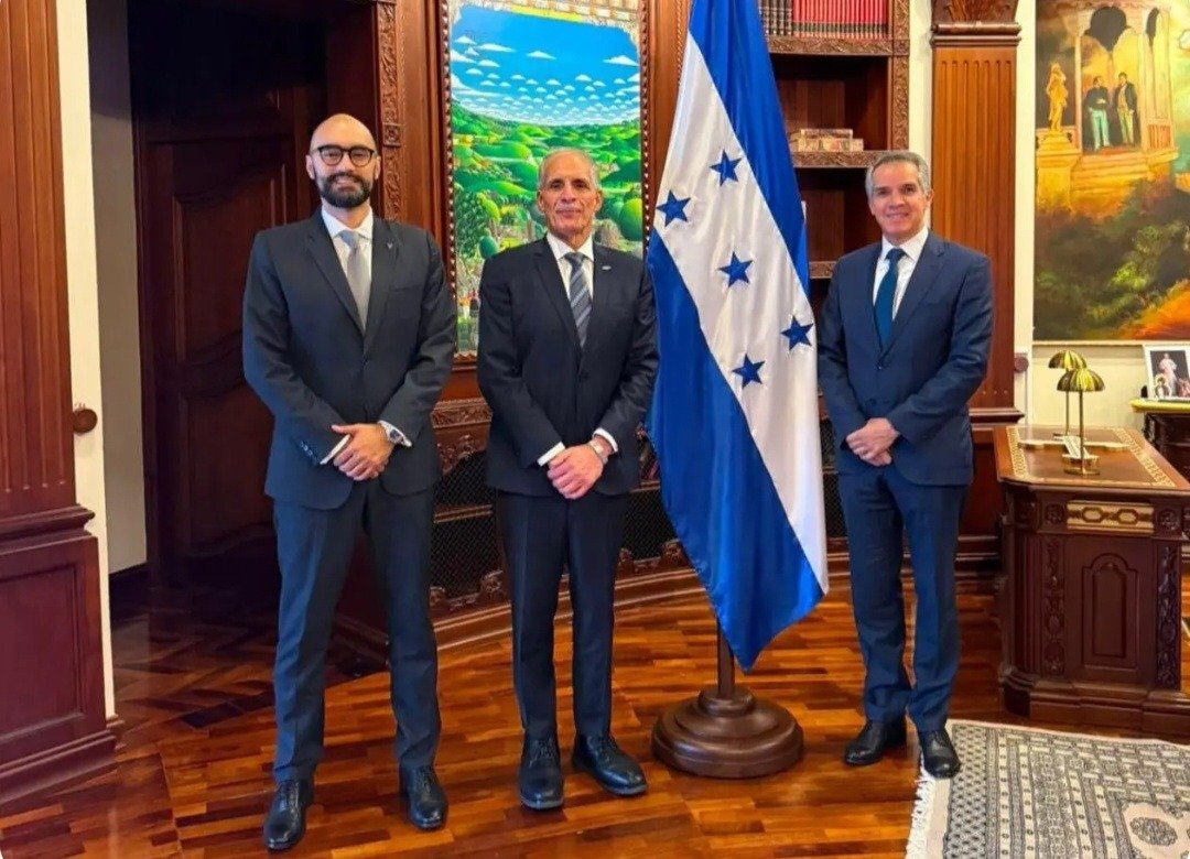 Asfura recibe a ejecutivos de Visa para fortalecer pagos electrónicos en Honduras